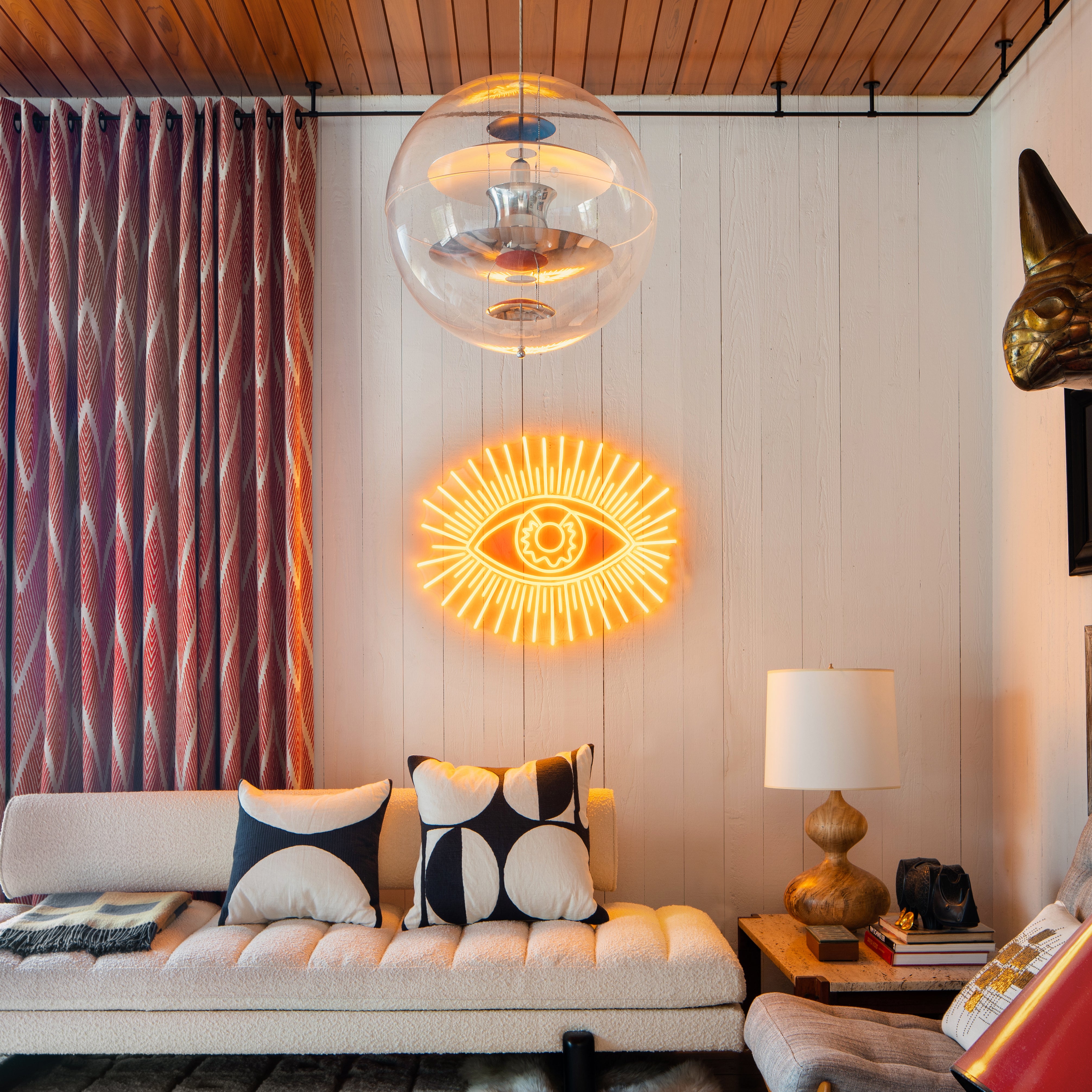 Golden Eye by Jonathan Adler, signe en néon LED